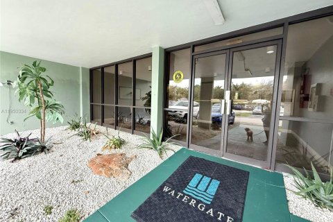 Купить кондоминиум в Холливуд, Флорида 1 спальня, 72.46м2, № 2005913 - фото 1