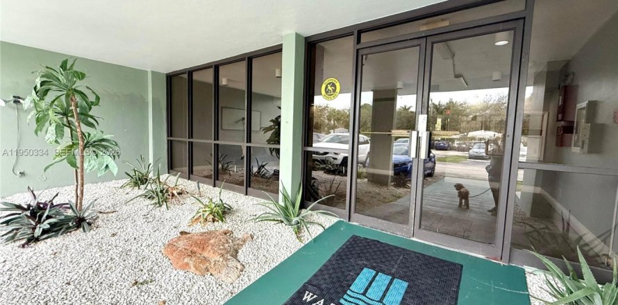 Кондоминиум с 1 спальней в Холливуд, Флорида № 2005913