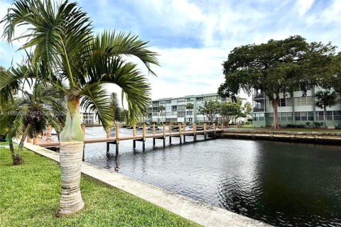 Купить кондоминиум в Холливуд, Флорида 1 спальня, 72.46м2, № 2005913 - фото 15