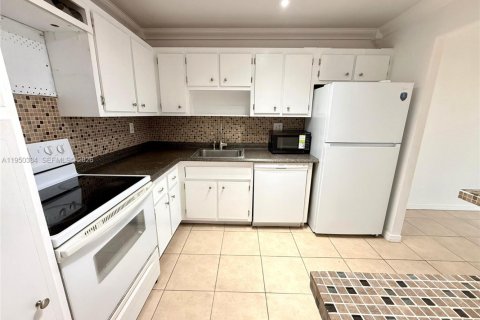 Купить кондоминиум в Холливуд, Флорида 1 спальня, 72.46м2, № 2005913 - фото 6