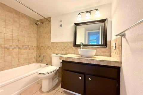 Купить кондоминиум в Холливуд, Флорида 1 спальня, 72.46м2, № 2005913 - фото 5