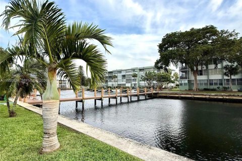 Купить кондоминиум в Холливуд, Флорида 1 спальня, 72.46м2, № 2005913 - фото 13