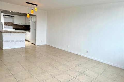 Купить кондоминиум в Холливуд, Флорида 1 спальня, 72.46м2, № 2005913 - фото 3