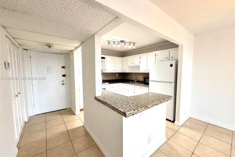 Купить кондоминиум в Холливуд, Флорида 1 спальня, 72.46м2, № 2005913 - фото 8