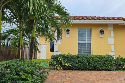 Casa en venta en Lake Worth, Florida, 5 dormitorios, 97.45 m2 № 1946322 - foto 1