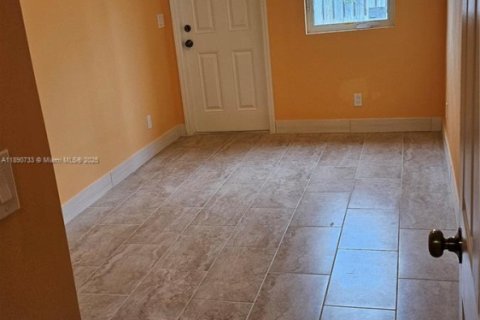 Casa en venta en Lake Worth, Florida, 5 dormitorios, 97.45 m2 № 1946322 - foto 14