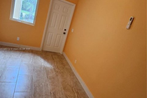 Casa en venta en Lake Worth, Florida, 5 dormitorios, 97.45 m2 № 1946322 - foto 17