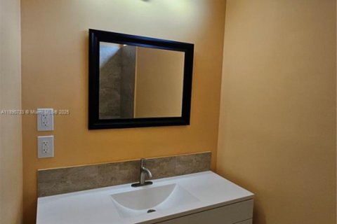 Casa en venta en Lake Worth, Florida, 5 dormitorios, 97.45 m2 № 1946322 - foto 12