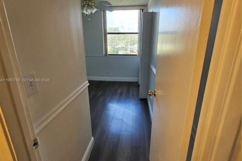 Снять в аренду кондоминиум в Окленд-Парк, Флорида 2 спальни, 82.68м2, № 2044026 - фото 23