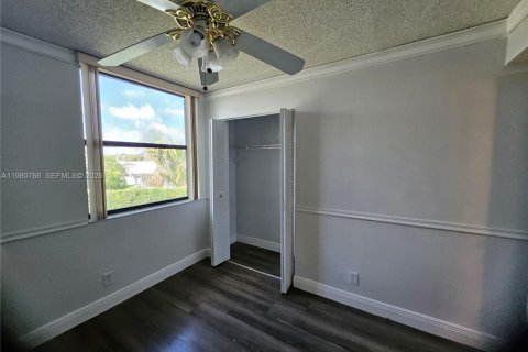 Снять в аренду кондоминиум в Окленд-Парк, Флорида 2 спальни, 82.68м2, № 2044026 - фото 25