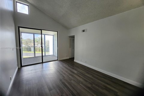 Снять в аренду кондоминиум в Окленд-Парк, Флорида 2 спальни, 82.68м2, № 2044026 - фото 19