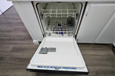 Снять в аренду кондоминиум в Окленд-Парк, Флорида 2 спальни, 82.68м2, № 2044026 - фото 10