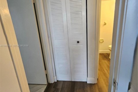 Снять в аренду кондоминиум в Окленд-Парк, Флорида 2 спальни, 82.68м2, № 2044026 - фото 30