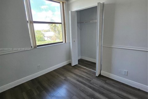 Снять в аренду кондоминиум в Окленд-Парк, Флорида 2 спальни, 82.68м2, № 2044026 - фото 26