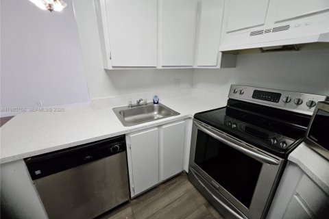 Снять в аренду кондоминиум в Окленд-Парк, Флорида 2 спальни, 82.68м2, № 2044026 - фото 9