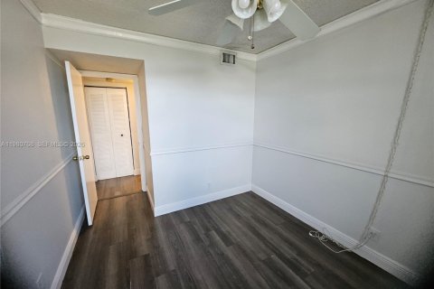 Снять в аренду кондоминиум в Окленд-Парк, Флорида 2 спальни, 82.68м2, № 2044026 - фото 29