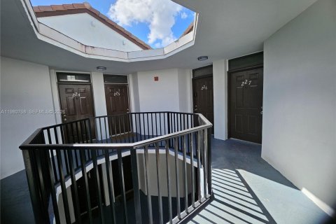 Снять в аренду кондоминиум в Окленд-Парк, Флорида 2 спальни, 82.68м2, № 2044026 - фото 4