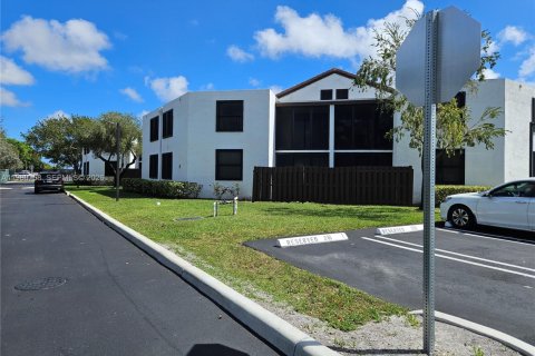 Снять в аренду кондоминиум в Окленд-Парк, Флорида 2 спальни, 82.68м2, № 2044026 - фото 3