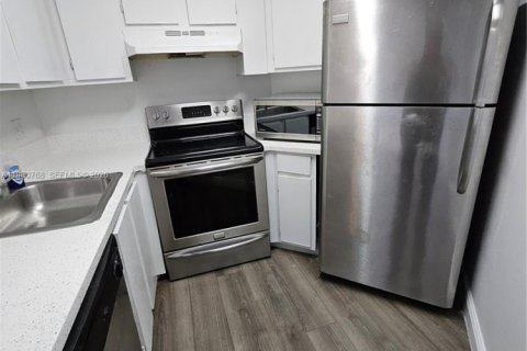 Снять в аренду кондоминиум в Окленд-Парк, Флорида 2 спальни, 82.68м2, № 2044026 - фото 8