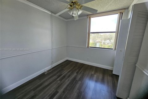 Снять в аренду кондоминиум в Окленд-Парк, Флорида 2 спальни, 82.68м2, № 2044026 - фото 24