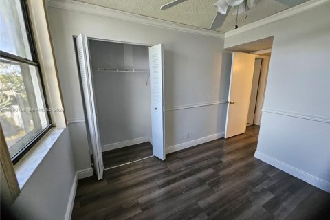 Снять в аренду кондоминиум в Окленд-Парк, Флорида 2 спальни, 82.68м2, № 2044026 - фото 27