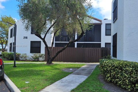 Кондоминиум с 2 спальнями в Окленд-Парк, Флорида № 2044026