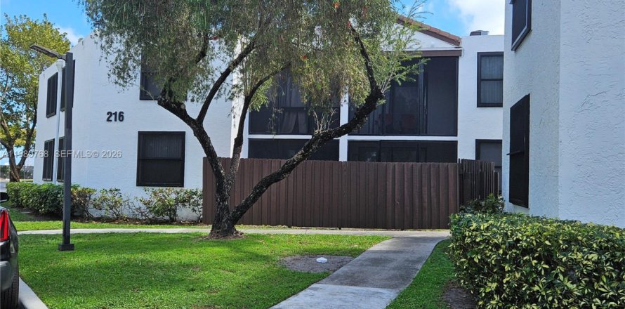 Кондоминиум с 2 спальнями в Окленд-Парк, Флорида № 2044026