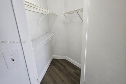 Снять в аренду кондоминиум в Окленд-Парк, Флорида 2 спальни, 82.68м2, № 2044026 - фото 13