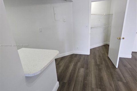 Снять в аренду кондоминиум в Окленд-Парк, Флорида 2 спальни, 82.68м2, № 2044026 - фото 14