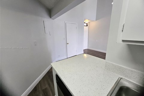 Снять в аренду кондоминиум в Окленд-Парк, Флорида 2 спальни, 82.68м2, № 2044026 - фото 12