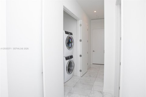 Купить кондоминиум в Майами, Флорида 4 спальни, 237.64м2, № 2253679 - фото 7