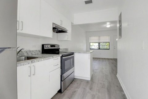 Commercial property in Miami Shores, Florida 262.17 sq.m. № 2090081 - photo 21
