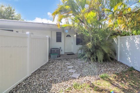 Commercial property in Miami Shores, Florida 262.17 sq.m. № 2090081 - photo 16