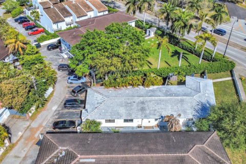 Commercial property in Miami Shores, Florida 262.17 sq.m. № 2090081 - photo 19
