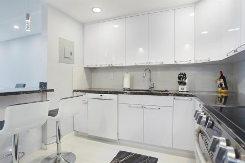 Condo in Fort Lauderdale, Florida, 1 bedroom  № 2246225 - photo 27