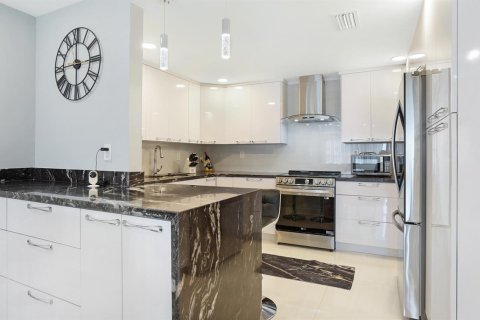 Condo in Fort Lauderdale, Florida, 1 bedroom  № 2246225 - photo 23