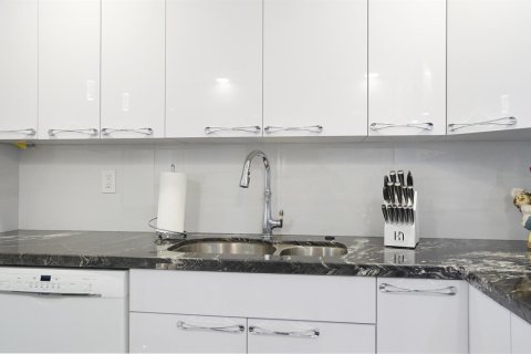 Condo in Fort Lauderdale, Florida, 1 bedroom  № 2246225 - photo 25