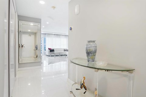 Condo in Fort Lauderdale, Florida, 1 bedroom  № 2246225 - photo 3