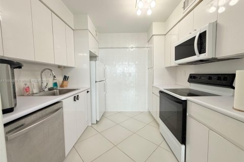 Condo in Sunny Isles Beach, Florida, 1 bedroom  № 1930834 - photo 3