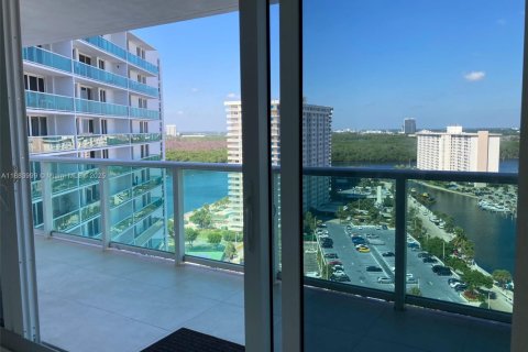 Condominio en alquiler en Sunny Isles Beach, Florida, 1 dormitorio, 92.07 m2 № 1930834 - foto 5