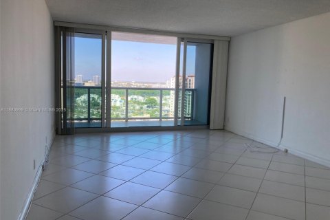 Copropriété à louer à Sunny Isles Beach, Floride: 1 chambre, 92.07 m2 № 1930834 - photo 2