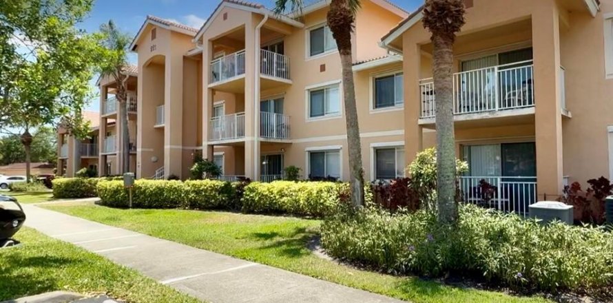 Condo in Port St. Lucie, Florida, 2 bedrooms  № 2082949