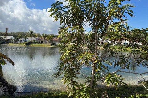 Villa ou maison à vendre à Hialeah, Floride: 4 chambres, 242.57 m2 № 1999363 - photo 13