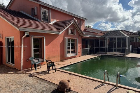 Villa ou maison à vendre à Hialeah, Floride: 4 chambres, 242.57 m2 № 1999363 - photo 11