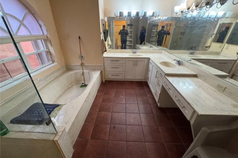 Купить виллу или дом в Хайалиа, Флорида 4 спальни, 242.57м2, № 1999363 - фото 30