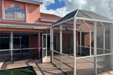 Villa ou maison à vendre à Hialeah, Floride: 4 chambres, 242.57 m2 № 1999363 - photo 10