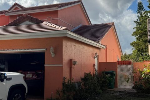 Villa ou maison à vendre à Hialeah, Floride: 4 chambres, 242.57 m2 № 1999363 - photo 7
