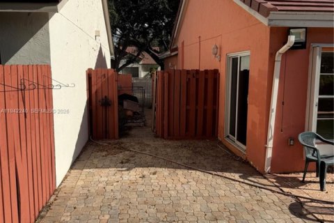 Villa ou maison à vendre à Hialeah, Floride: 4 chambres, 242.57 m2 № 1999363 - photo 8