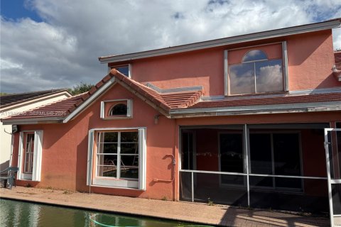 Villa ou maison à vendre à Hialeah, Floride: 4 chambres, 242.57 m2 № 1999363 - photo 12