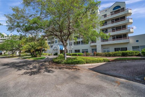 Condo in Clearwater, Florida, 2 bedrooms  № 1919729 - photo 2